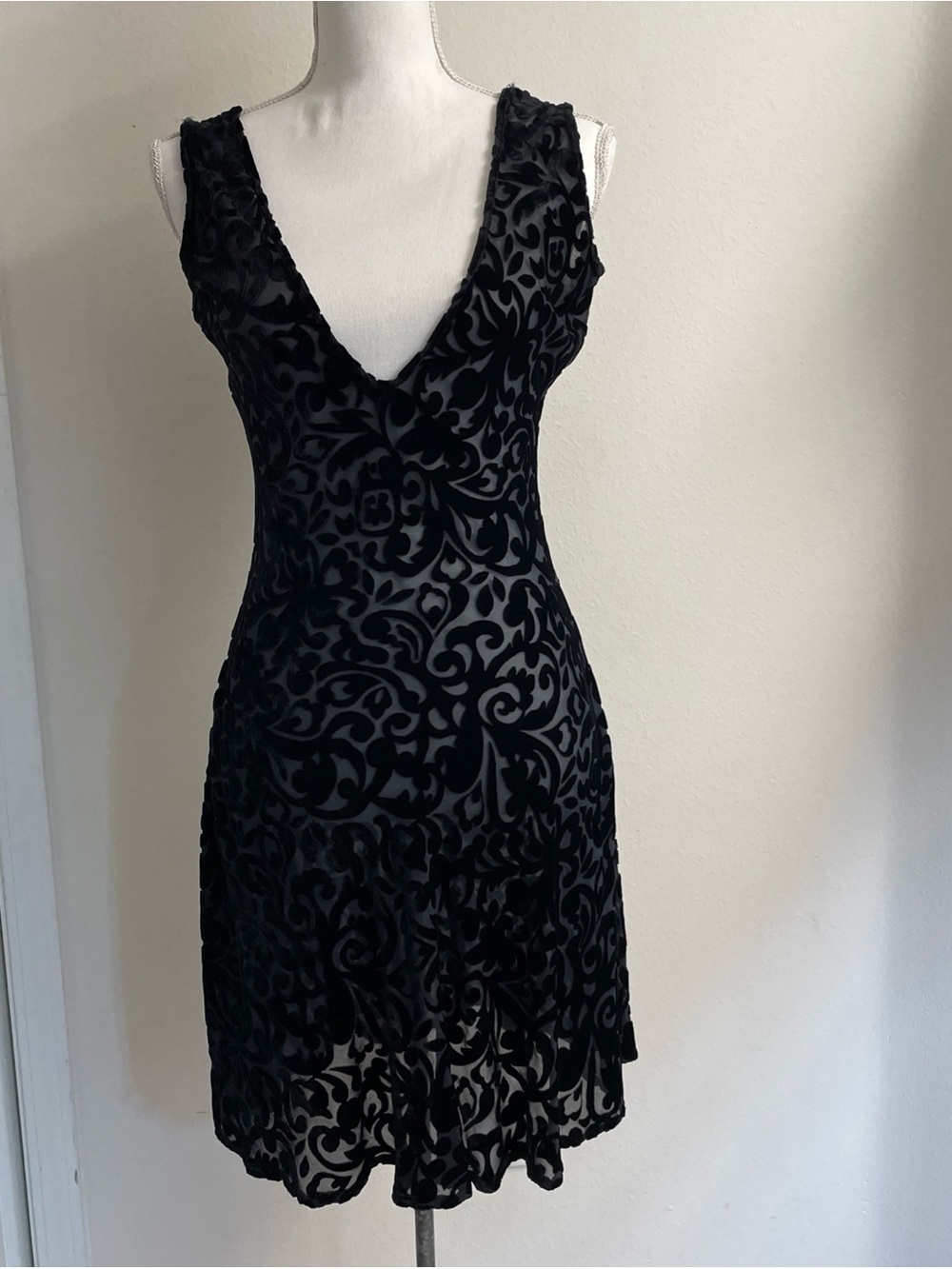 Womens mDress siez M ? Black Velvet Burnout V-Neck Sleeveless Whimsigoth Grunge
